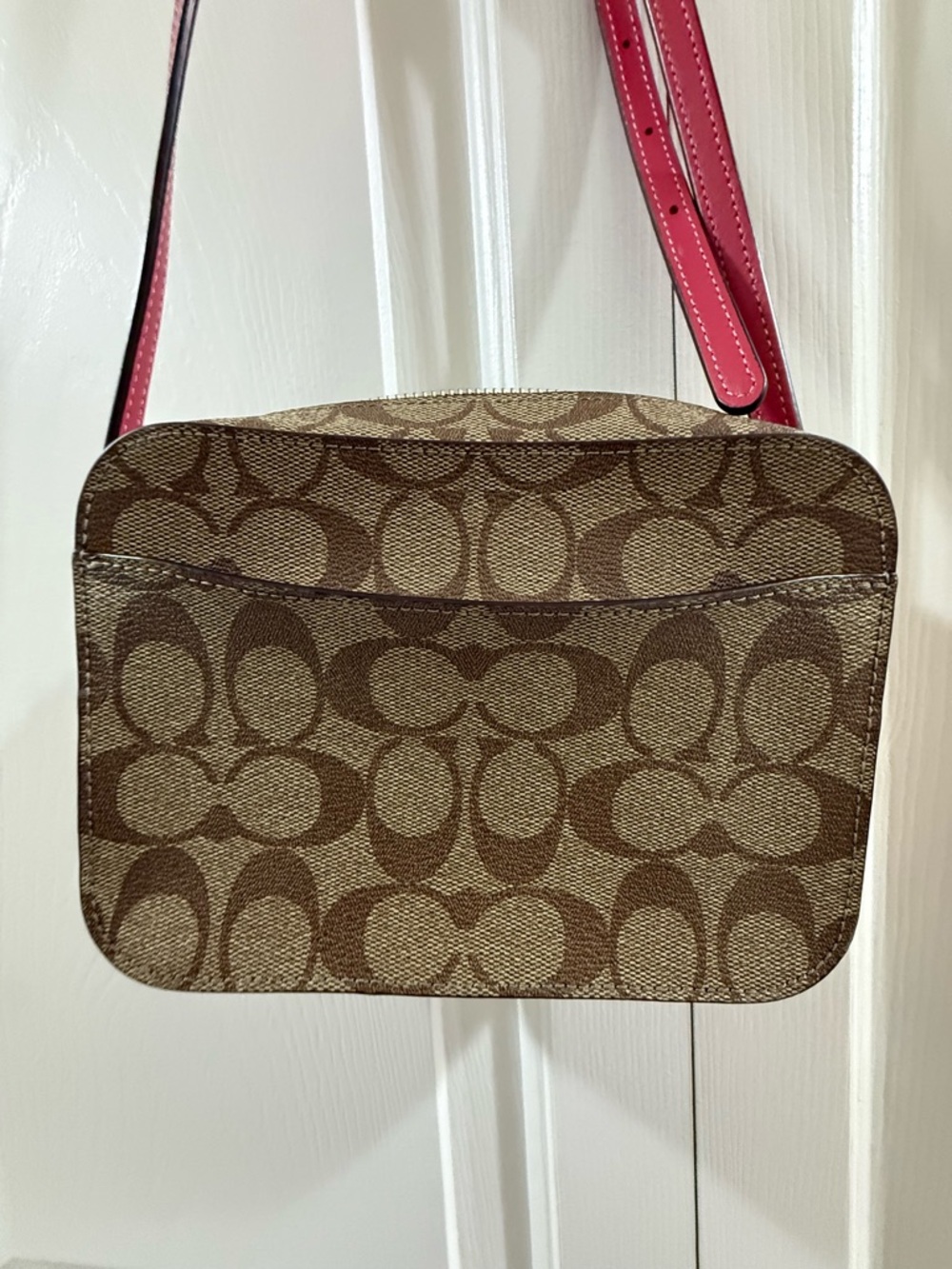 Coach Signature camera crossbody bag in brown monogram canvas with vibrant pink - Picture 12 of 17
